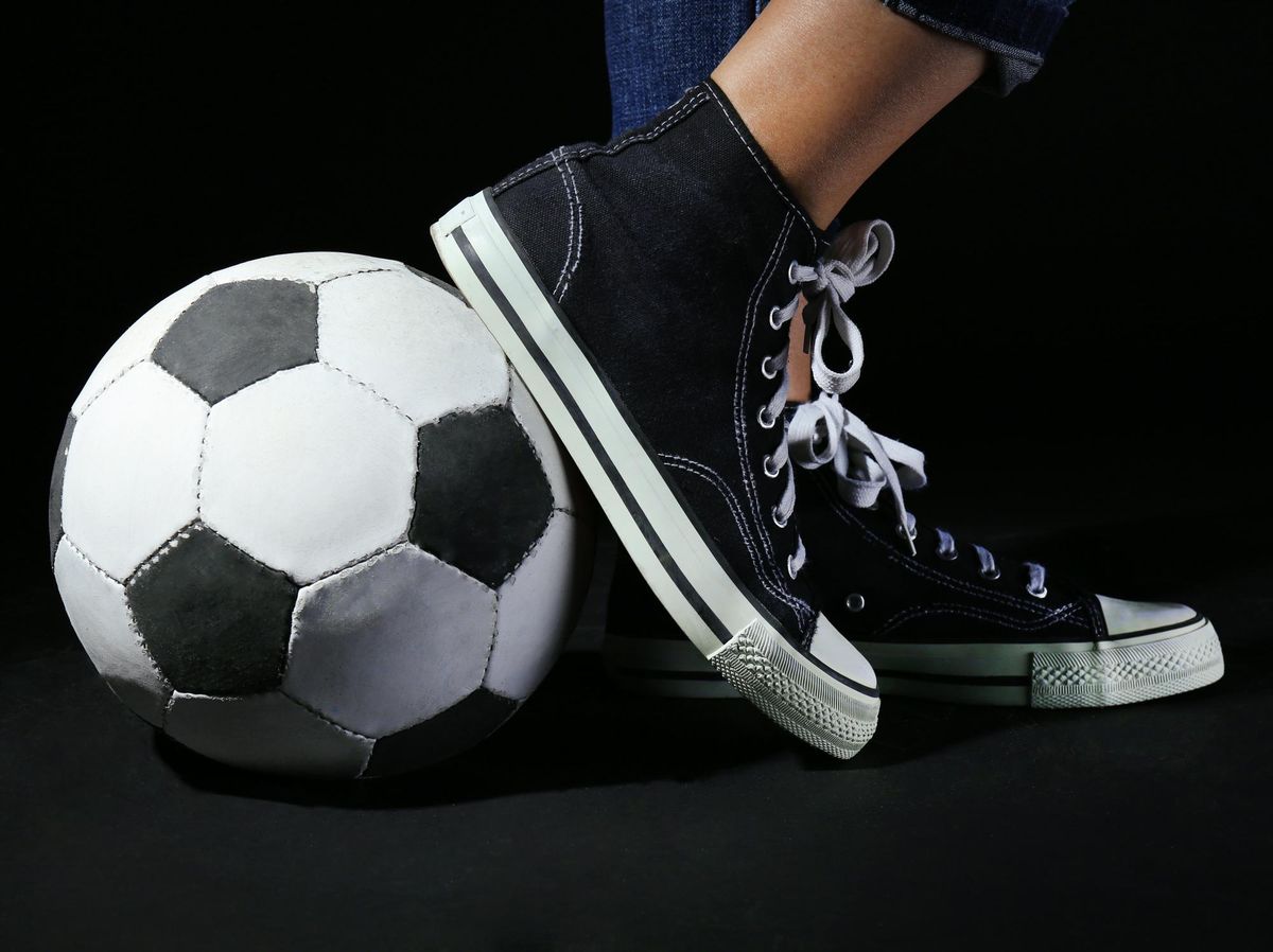Jak wybrać idealne buty do piłki nożnej dla juniora? Kompleksowy przewodnik