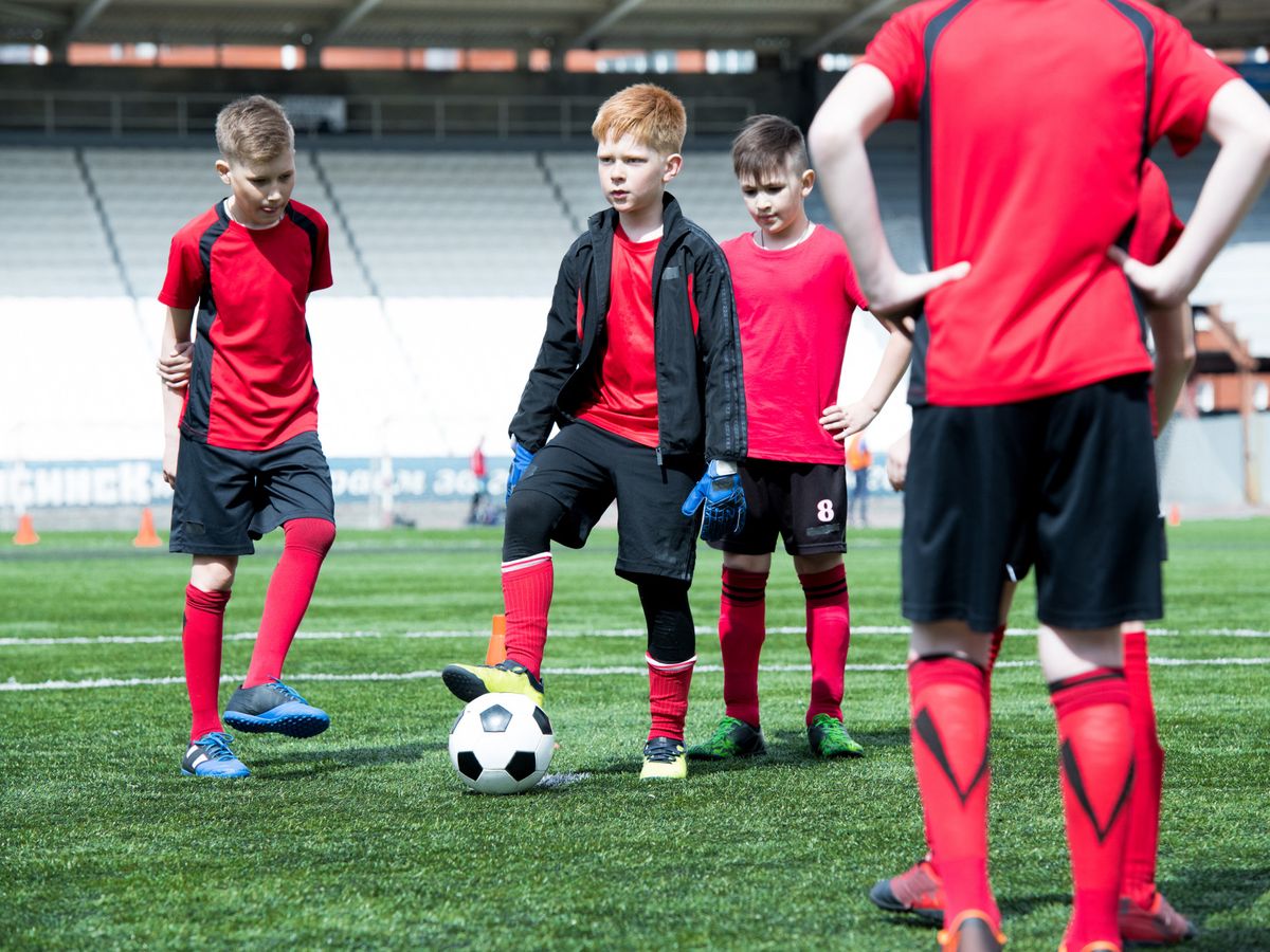 Jak rozwija się młodzieżowy futbol w Polsce na tle lokalnych inicjatyw i portali